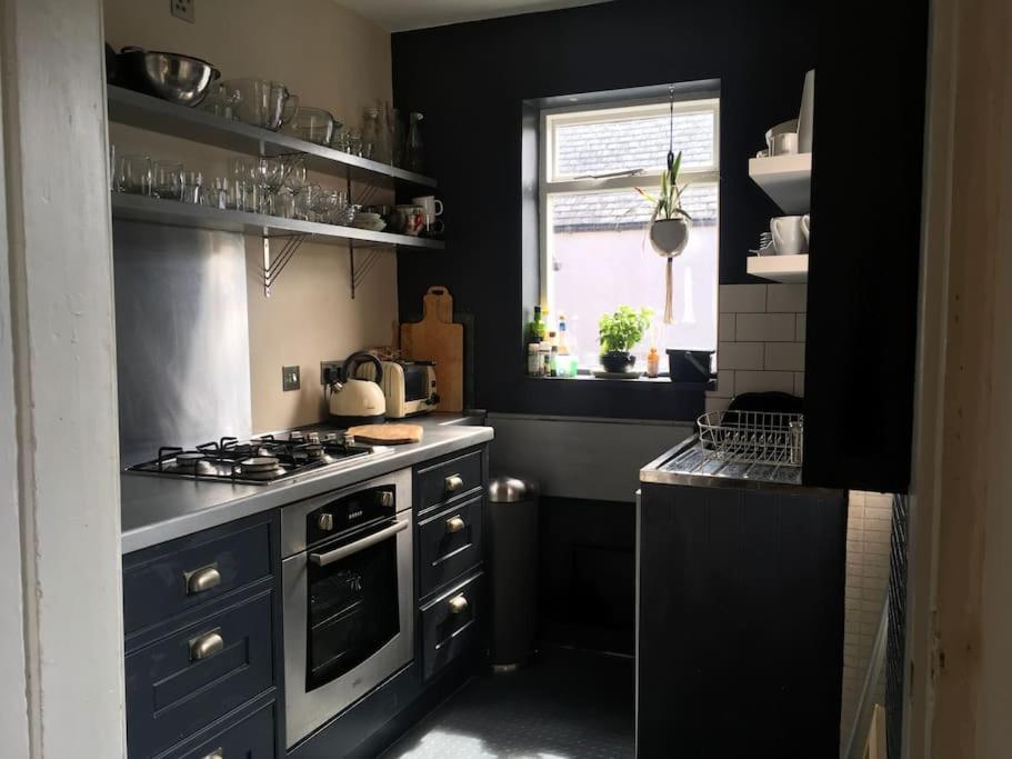 Stylish Two Large Double Bedroom House In Central Harrogate With On Street Parking Екстер'єр фото